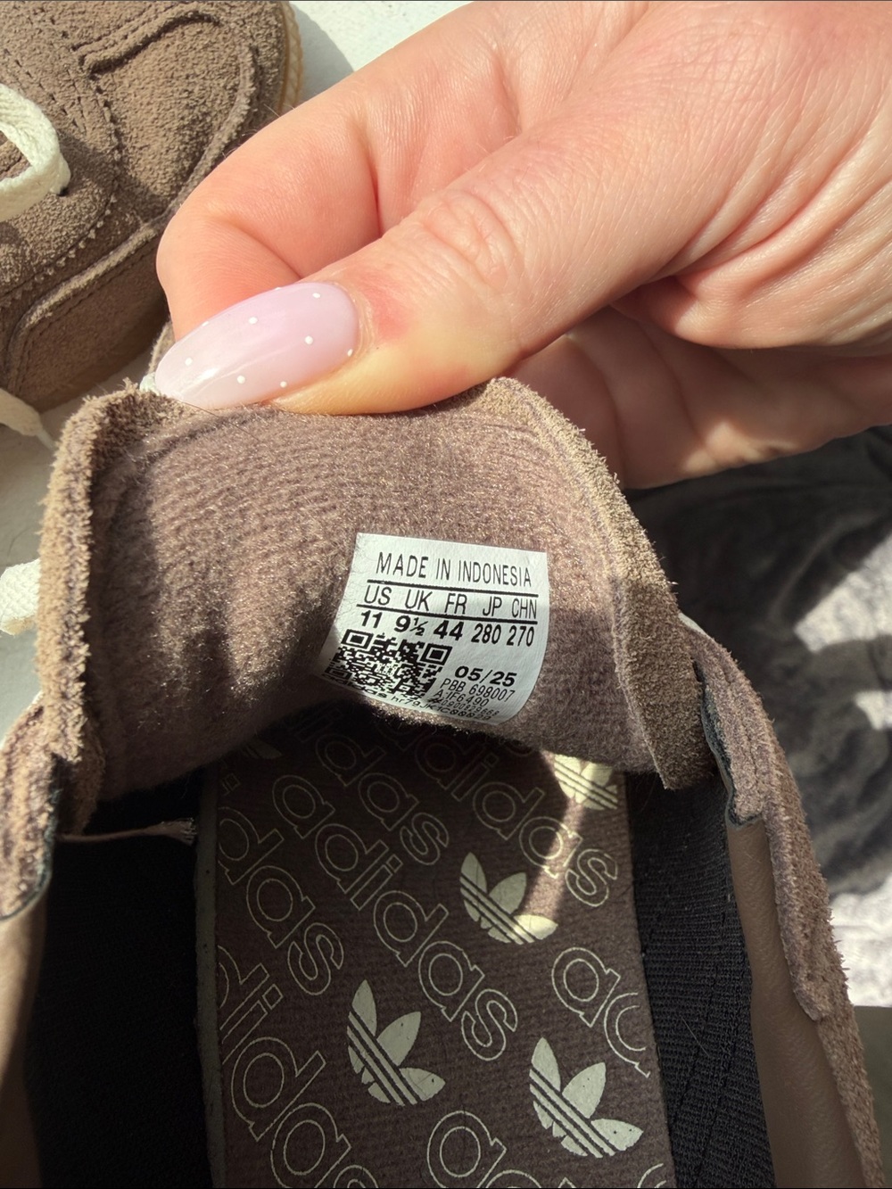 LIKE NEW adidas spezial sneakers - Picture 4 of 6